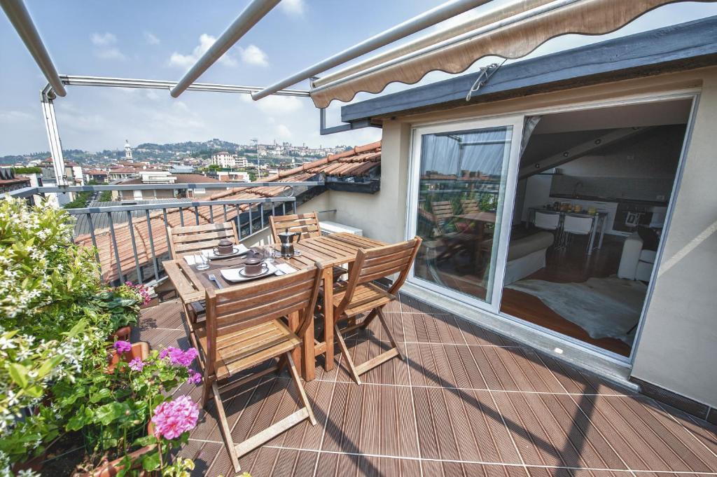 Cute & Cozy Terrace Lejlighed Bergamo Værelse billede